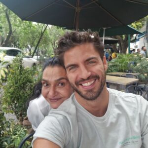 Maxi Iglesias Instagram - Lo que unió Ingobernable, no lo separa ni el tiempo y aquí, parada "obligatoria" 

Poder vernos y hablar con ella siempre es bien. 

Tq @aaidalopez maestra de la interpretación, pero sobretodo de la vida ♥️