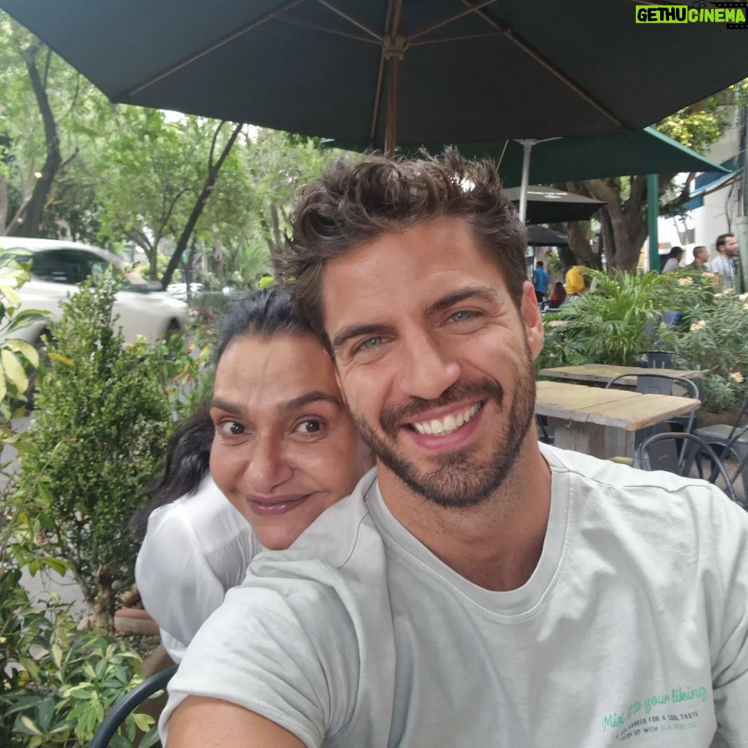 Maxi Iglesias - 82.1K Likes - Lo que unió Ingobernable, no lo separa ni el tiempo y aquí, parada "obligatoria"
Poder vernos y hablar con ella siempre es bien.
Tq @aaidalopez maestra de la interpretación, pero sobretodo de la vida ♥️