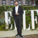 Maxi Iglesias Instagram - Anoche fue un placer entregar el premio @elle_spain de Conciencia Eco a @elsapataky En mi opinión, estos premios no tendrían que celebrarse, o al menos no como algo excepcional, estos premios deberían darse cada mes, o cada semana incluso.. Y no como "premio" sino como un deber, con nosotros mismos y para el mundo. Me pareció que cada una de las personas premiadas tuvo un discurso realmente interesante. De esos que te apetece charlar con ellos (o sencillamente escucharles ) durante horas. La difusión necesaria, las buenas noticias también, porque hay mucha gente que se lo está currando 💪🏽 Compromiso con nuestro planeta y sus recursos en cada uno de sus ámbitos . Diferentes escalas o movimientos. Desde lo local, a lo global. Vaya repartazo de gente con ideas, proactivodad e iniciativas para sumar ( por no decir, seguir restando ) a esta nuestra tirrra 💚 y océanos 💙 Es fácil decirlo. Sí. La clave está en (aiqnue sea y cada uno como pueda ) los gestos, desde los más pequeños hasta en la medida de las opciones , los grandes. Gracias y a seguir haciendo ECO ruido. Conciencia sostenible. Mentalidad responsable con las "R" Reutilizar Reciclar Renovables.. Y de nuevo, que sirvan estos eventos y saraos para remover lo que podemos hacer cada uno a nuestra manera y posibilidades 👣🌎 Planeta Tierra