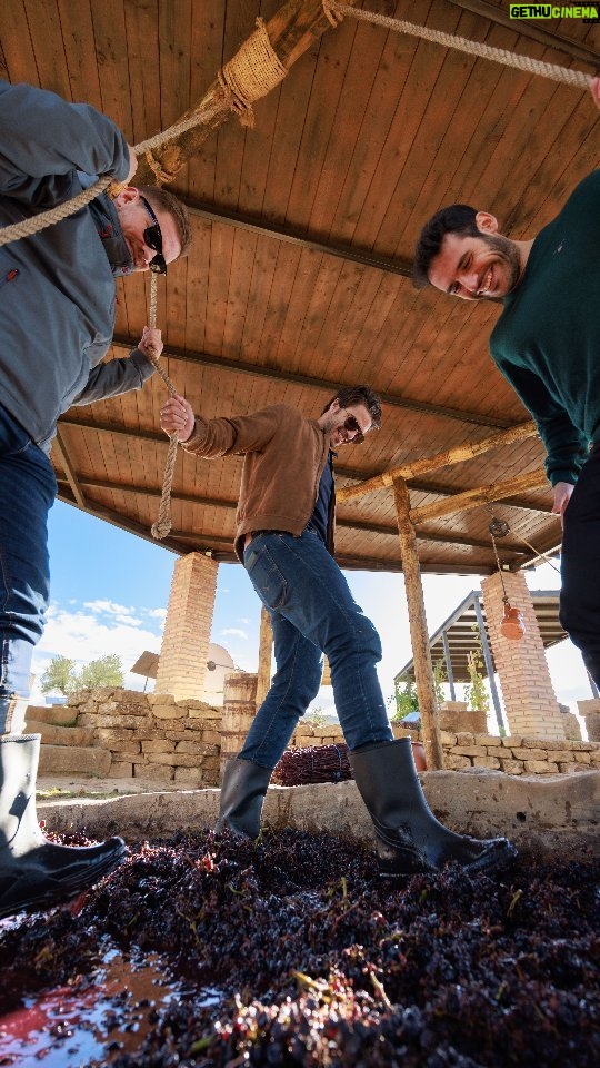 Maxi Iglesias Instagram - Un fin de semana lleno de experiencias con mis amigos disfrutando de lo lindo... Gracias por la desconexion y la oportunidad de descubrir un poco (bastante) mejor @rioja Deseando repetir y.. #ponmeotrorioja