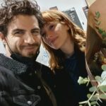 Maxi Iglesias Instagram - Esta cara de placer no es de ahora, pertenece a otro momento, mejor dicho, otra temporada de.. VALERIA, pero me sirve para anunciaros con el mismo gozo, satisfacción, ilusión y bienestar de entonces que estrenamos la TERCerA temporada de nuestra querida pelirroja y sus amigas este 2 de Junio, cómo no, en @netflix . Ya de paso, aprovecho que estoy por aquí, para decir que no me gustan las noticias falsas y que se digan cosas que no son verdad..♥️