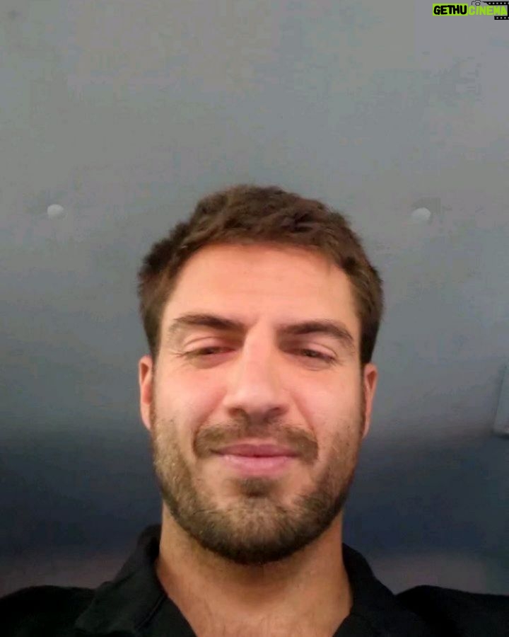 Maxi Iglesias Instagram - What a Pont Soles que se esconden pra dar claridad 4 haciendo equipo, la que más cabeza ella La sonrisa de la Venus tq Camisetas que hablan solas ♥️ Más claritat Taksi conversations No podía faltar Cuando ves un 🦄 por primera vez Nads como la música en directo Y molt mes, pero solo caben diess