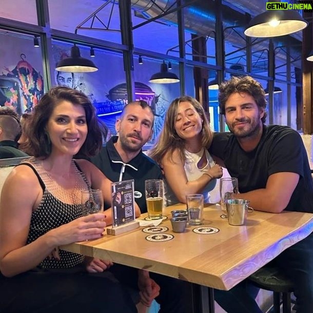 Maxi Iglesias Instagram - Mis primos; Almas que lucen con los ojos cerrados.. Miradas que hablan . Sonrisa sin dientes ni labios