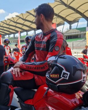 Maxi Iglesias Instagram - Por ahí viene finde de motos en Barcelona

📸 De cuando hicimos el DRE en Malaysia