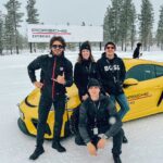 Maxi Iglesias Instagram - Los lunes extraño "Noche polar" 🎬 la nieve, la parka de Denvers y Navarro..Y me ha hecho recordar.. De cuando filomena. El aparetivo en la nieve madrileña . Viendo carros volar.. Y de ahí he enlazado.. A "otros carros" que volaban En Laponia y el circuito con Tag.. Qué necesaria es la ficción para diferenciar la realidad , divagar para la ficción, y la verdad para ficcionar.