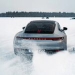 Maxi Iglesias Instagram - Los lunes extraño "Noche polar" 🎬 la nieve, la parka de Denvers y Navarro..Y me ha hecho recordar.. De cuando filomena. El aparetivo en la nieve madrileña . Viendo carros volar.. Y de ahí he enlazado.. A "otros carros" que volaban En Laponia y el circuito con Tag.. Qué necesaria es la ficción para diferenciar la realidad , divagar para la ficción, y la verdad para ficcionar.