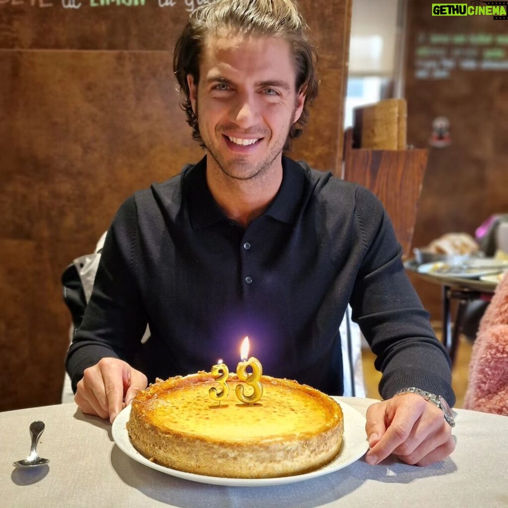 Maxi Iglesias Instagram - Gracias a todos por todas las felicitaciones de estos días. He comido mucha tarta.🥰
