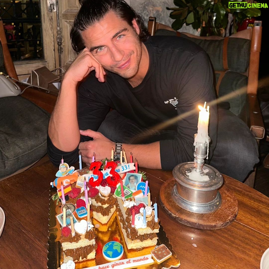 Maxi Iglesias - 149.8K Likes - Gracias a todos por todas las felicitaciones de estos días. He comido mucha tarta.🥰