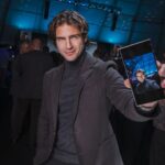 Maxi Iglesias Instagram – Anoche en el #samsungunpacked , me cazaron con lo que más ganas tenía de comprobar..
Que el nuevo #GalaxyS24 sigue teniendo una súper camara (y nuevas opciones..), y que no por eso se me dan mejor los selfies..
(LA última foto es la prueba de que estuve en el evento y no es una imagen generada por IA con el mismo color gris titanio del s24 Ultra)
#galaxyai
@samsungespana