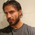 Maxi Iglesias Instagram – A veces los proyectos se caen por incompatibilidad de fechas..
Los selfies para make up, con el largo del pelo y la barba quedarán para el recuerdo..
O para más adelante..🌀