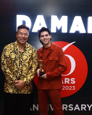 Maxime Bouttier Instagram - @daman_magazine 16th anniversary. Thank you for the award

Wrap in: @zegnaofficial 
Watch: @cartier @time.international 
Stylist: @ivanteguhsantoso 

#daman16