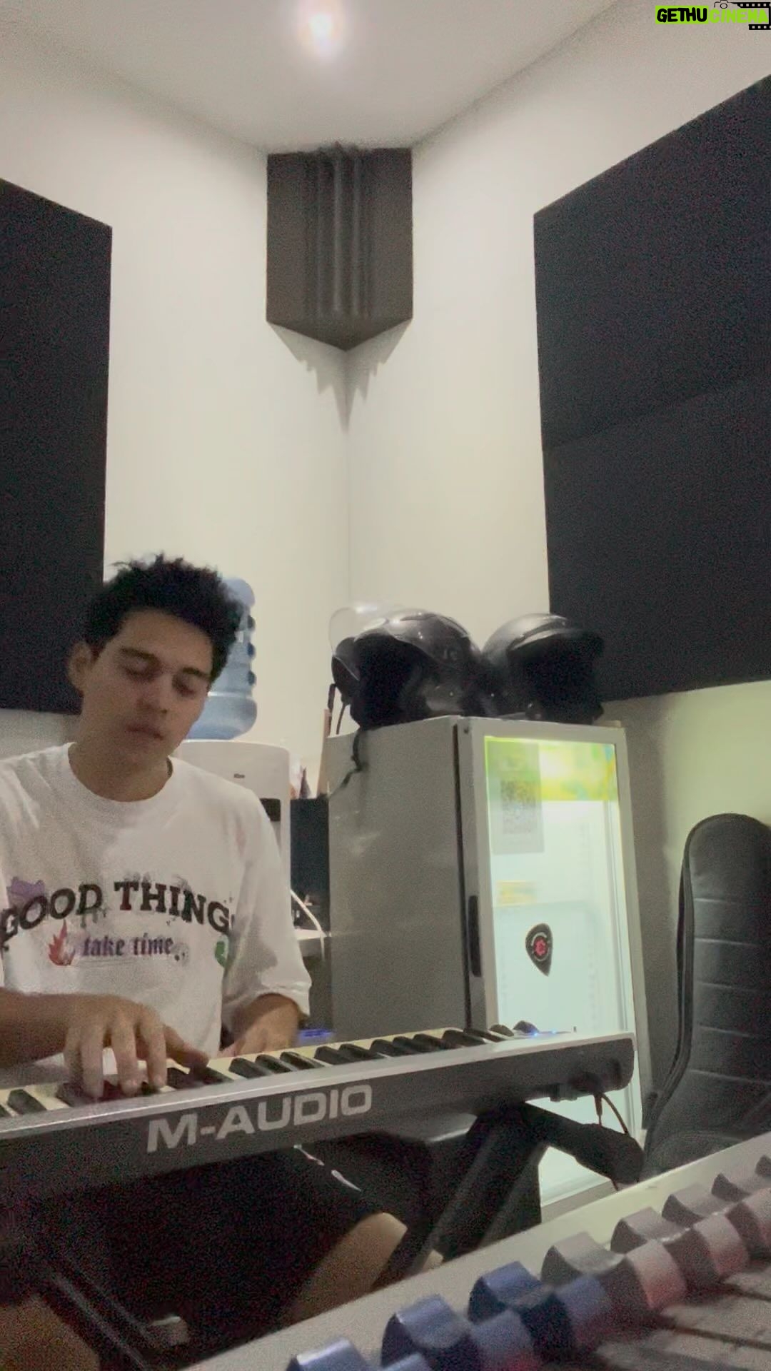 Maxime Bouttier Instagram - Maunya sih sempurna tapi susah banget bagian ini!