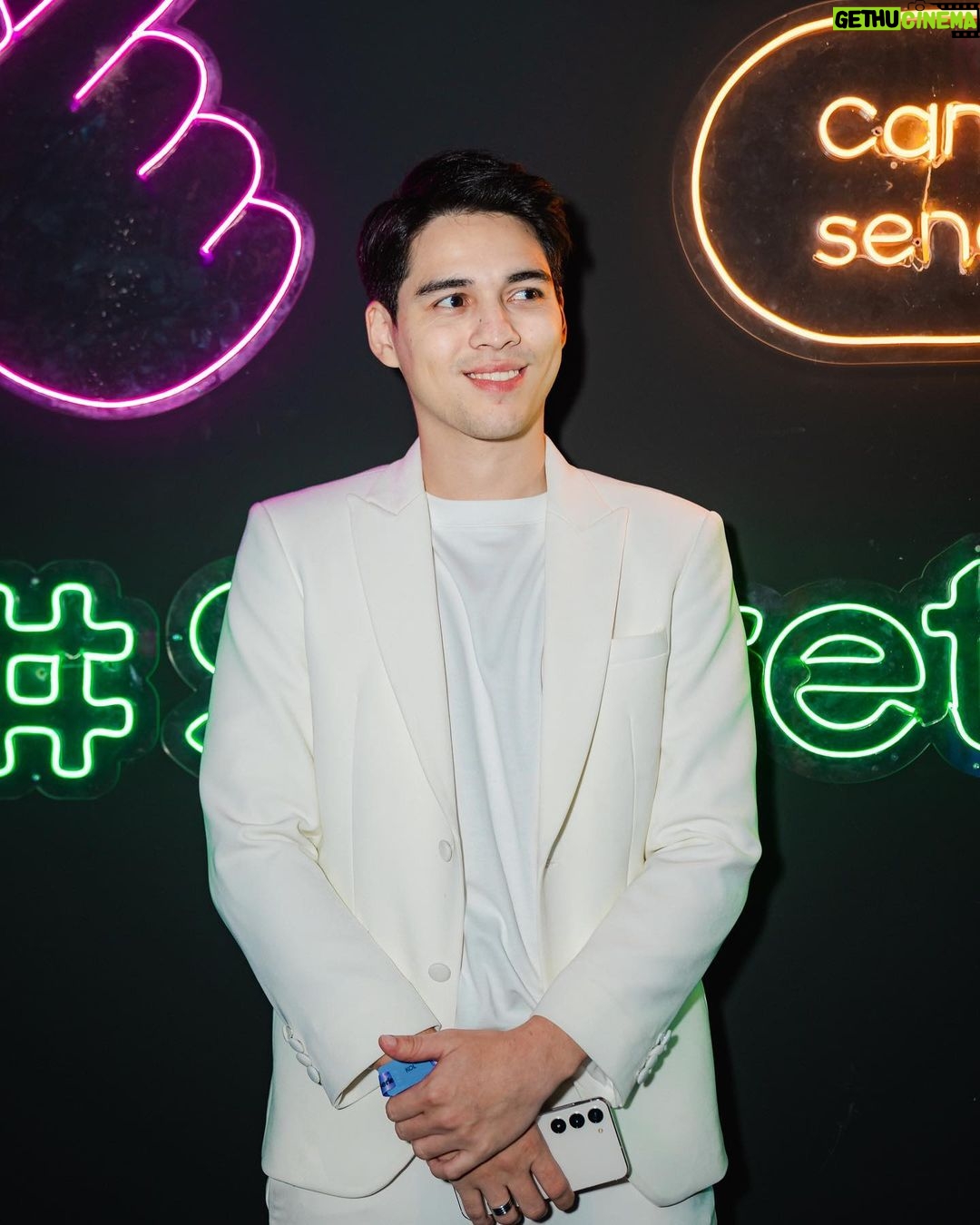 Maxime Bouttier Instagram - Here are some shots of the Samsung S23 ‘s Launching! • Big thanks to @wanda_haraa for dressing me up #wandaharaaproject 📸 @snap.nuel Jakarta, Indonesia