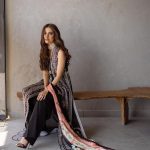 Maya Ali Instagram - Saira Rizwan Unstitched Luxury Lawn 24… Pre booking starts online 15th March at 9pm (PST) @sairarizwan_official @shahbazshaziofficial @hairbyawais @zeeshu_mua @zahrasarfraz @nabila_salon #sairarizwan #lawn2024 #sairarizwanlawn