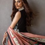 Maya Ali Instagram - Saira Rizwan Unstitched Luxury Lawn 24… Pre booking starts online 15th March at 9pm (PST) @sairarizwan_official @muzammilgarewal @shahbazshaziofficial @hairbyawais @zeeshu_mua @zahrasarfraz #sairarizwan #lawn2024 #sairarizwanlawn