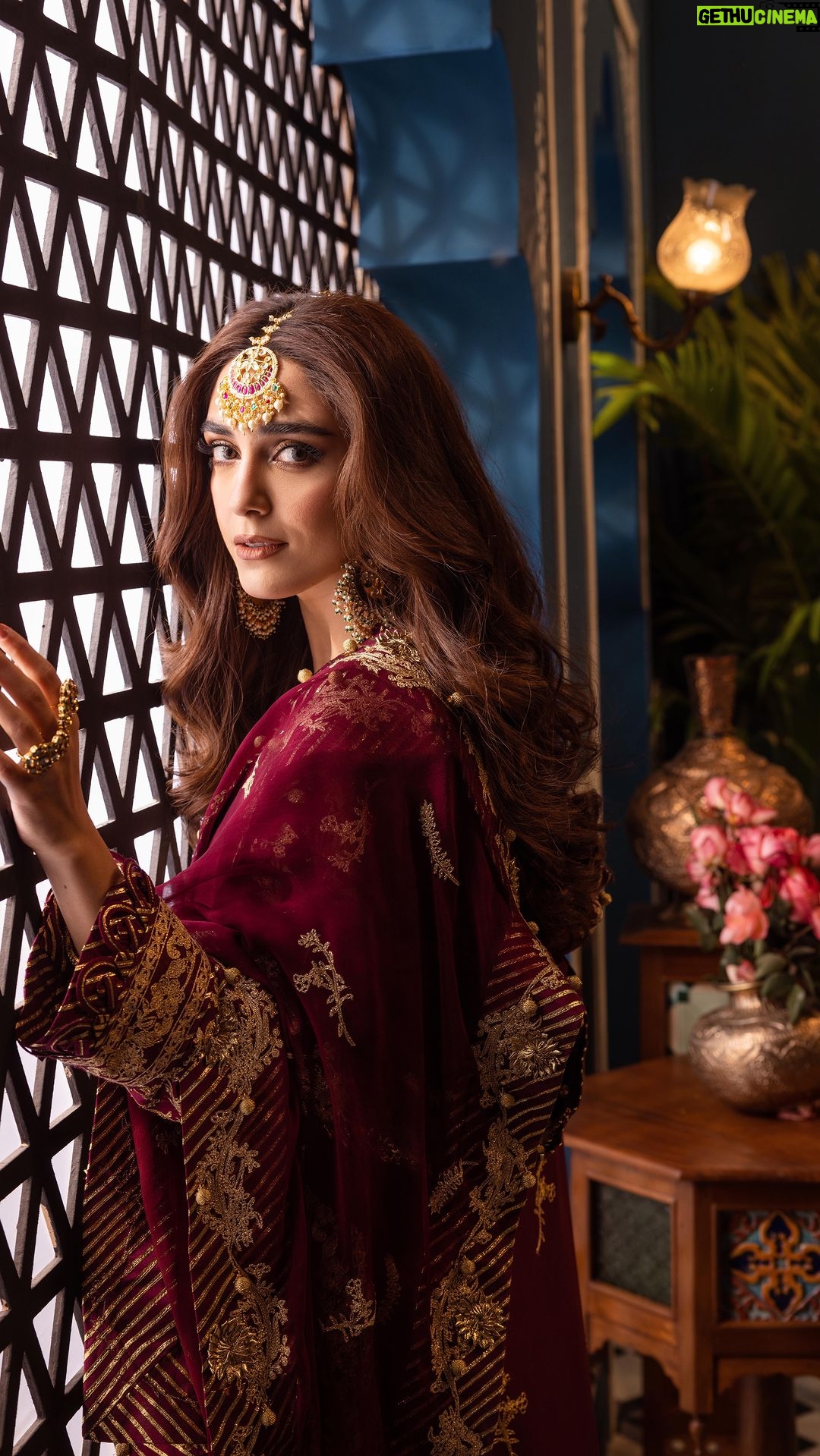 Maya Ali Instagram - Feeling all the love with ‘Fasana-E-Ishq’ – Eid Luxury Lawn Collection! 💫 Each piece is a story waiting to be told, and I’m so excited to be a part of it. Let’s spread some stylish love this Eid season! 💕 @asimjofa @iamasimjofa @shahbazshaziofficial @hairbyawais @zeeshu_mua @usafahmed @muzammilgarewal #AsimJofa #IWearAsimJofa #FasanaeIshq #MayaAli #LuxuryLawnCollection #EidEdit #Unstitched #FestiveCollection #Embroidered #FasanaeIshqCollection #Lawn #Luxury #FestiveWear #Fashion #Trending