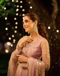 Maya Ali Instagram - Sadqey… 💜 @mayapretofficial @kohar_jewel @farazsheikhofficial_ @hairbyawais @zeeshu_mua @nabila_salon #BitoLightLo #HeartBeats
