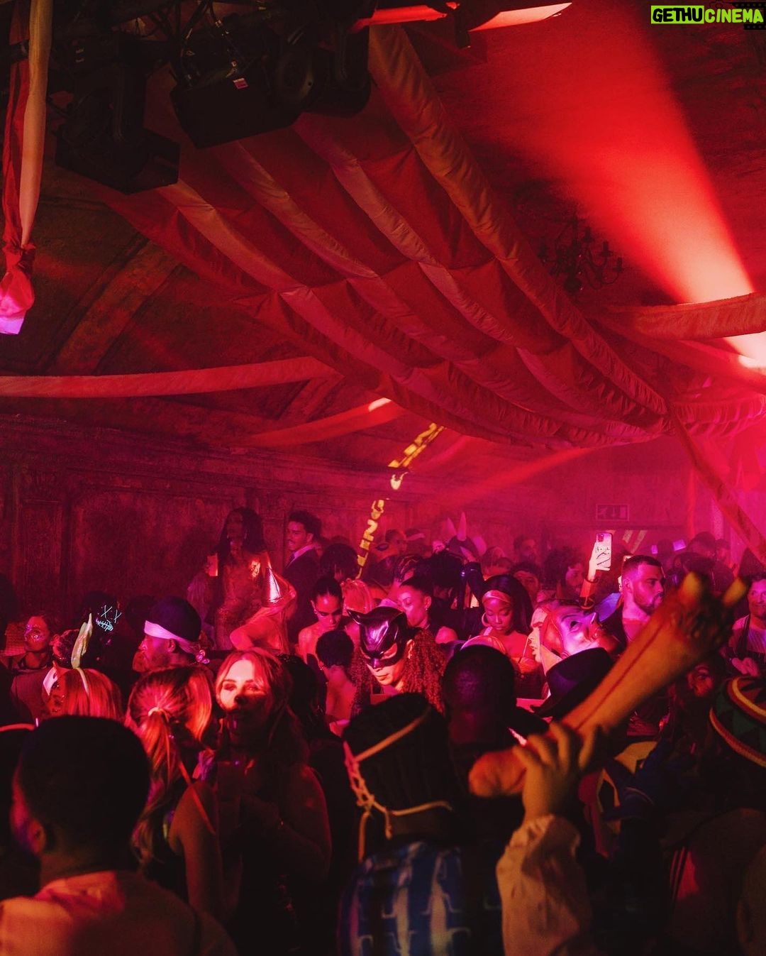 Maya Jama Instagram - Another year another amazing night ❤️👻 love to everyone who came and made such an effort with their costumes! All the incredible djs and @dela.studio killed it ❤️ had the best time. Thanks to @gordonsginuk for the loveellly drinks. #AD #pleasedrinkresponsibly #over18sonly For the facts visit drinkaware.co.uk