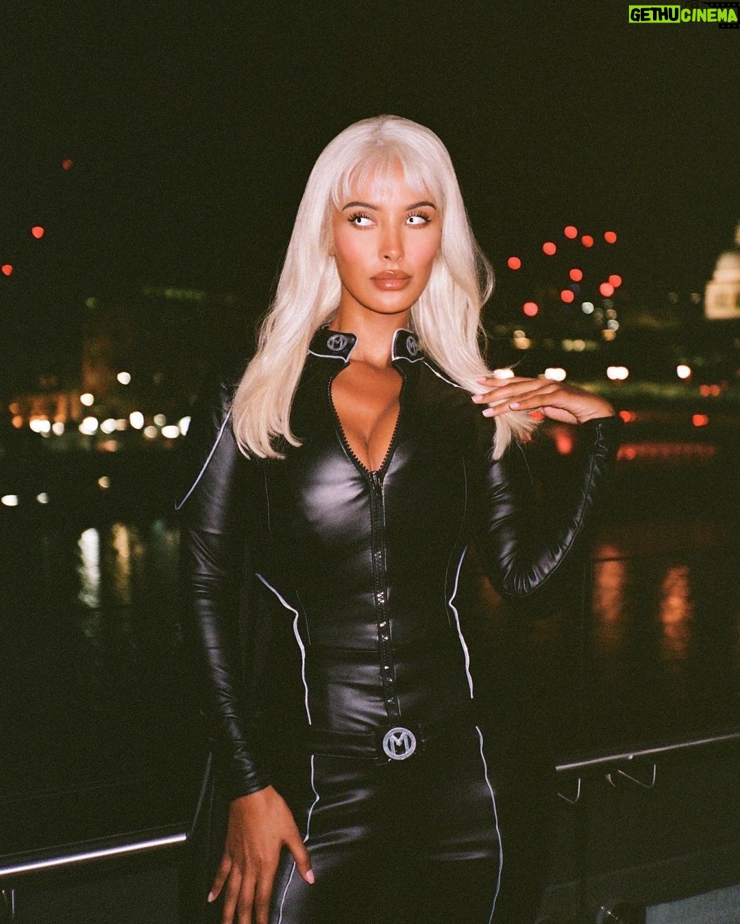 Maya Jama Instagram - Another year another amazing night ❤️👻 love to everyone who came and made such an effort with their costumes! All the incredible djs and @dela.studio killed it ❤️ had the best time. Thanks to @gordonsginuk for the loveellly drinks. #AD #pleasedrinkresponsibly #over18sonly For the facts visit drinkaware.co.uk