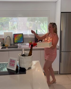 Maya Jama Instagram - The best birthday morning 🤩😂❤️ Woke up 29 fine and gratefullllllllll 
Love you all so much! the last year was incredible & here’s to an even better one loading 🤌🏽Cling cling motherfuckerssssssss 🥂