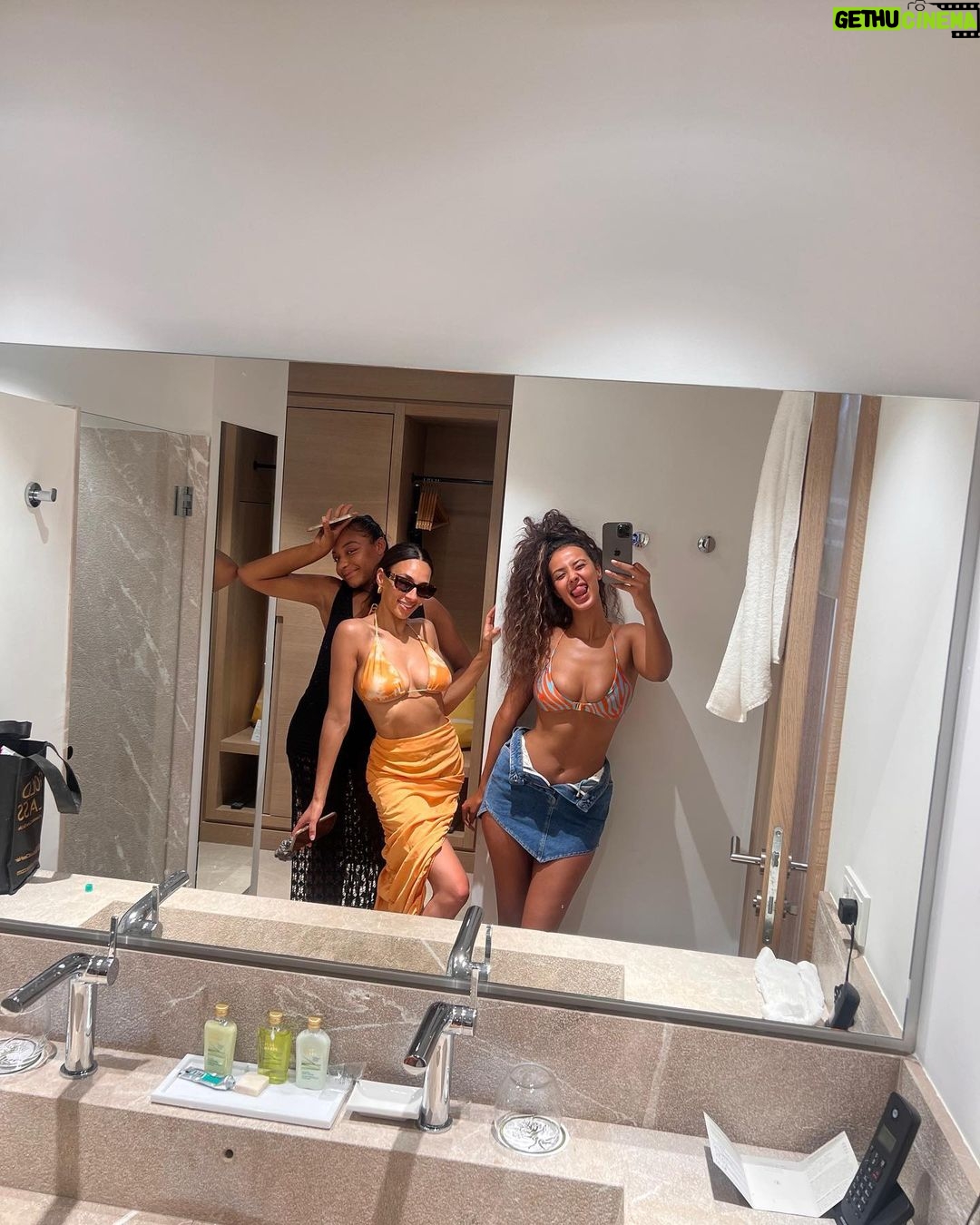 Maya Jama Instagram - Leo season ♌️ & all thattttt🦁