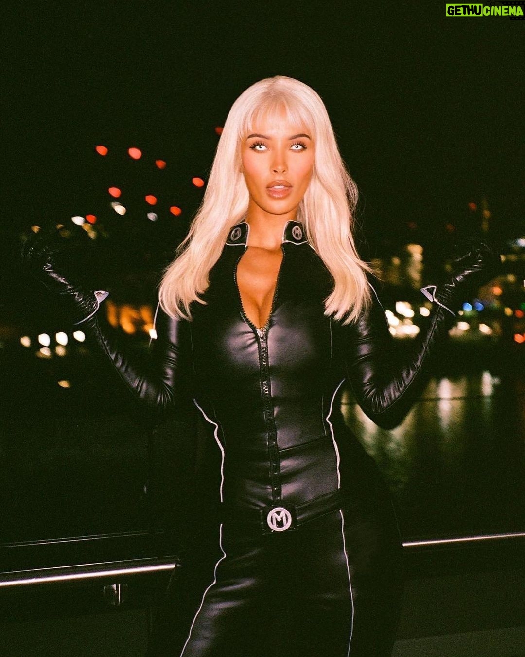 Maya Jama Instagram - Another year another amazing night ❤️👻 love to everyone who came and made such an effort with their costumes! All the incredible djs and @dela.studio killed it ❤️ had the best time. Thanks to @gordonsginuk for the loveellly drinks. #AD #pleasedrinkresponsibly #over18sonly For the facts visit drinkaware.co.uk