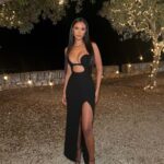Maya Jama Instagram - It’s going downnnn tonight.. Entering the villa & here for all the drama as usual 😈 Mallorca