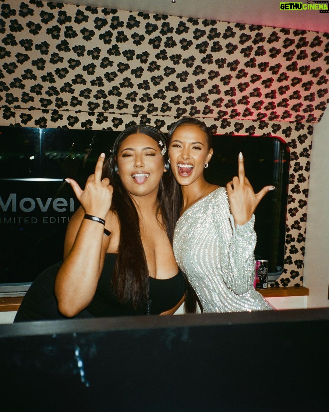 Maya Jama Instagram - Threw a boat party on the Thames after the Brits with @cocacolaeu & it was bloody lovely 😊 #cocacolacreations #ad
