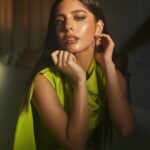 Mayan ElSayed Instagram - Green for @garnierarabia 💚 Big thanks to the amazing team behind this look✨ Photographer: @mahmoudaphotography Stylist: @yasminekenawi Assistant Stylist: @faridahammouda MUA: @rehamkhalifaa Hair: @saeedashraf00_ @alamode.salon Jumpsuit: @safiyaa_official Earrings: @treshermanasjewellery Brooch: @vintagelanejewelry