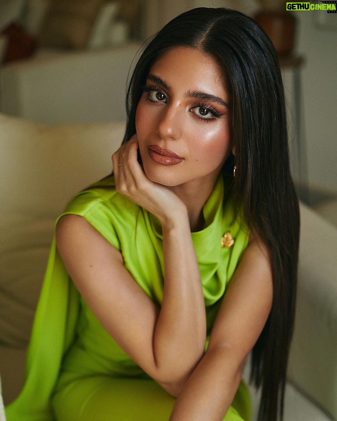 Mayan ElSayed Instagram - Green for @garnierarabia 💚 Big thanks to the amazing team behind this look✨ Photographer: @mahmoudaphotography Stylist: @yasminekenawi Assistant Stylist: @faridahammouda MUA: @rehamkhalifaa Hair: @saeedashraf00_ @alamode.salon Jumpsuit: @safiyaa_official Earrings: @treshermanasjewellery Brooch: @vintagelanejewelry
