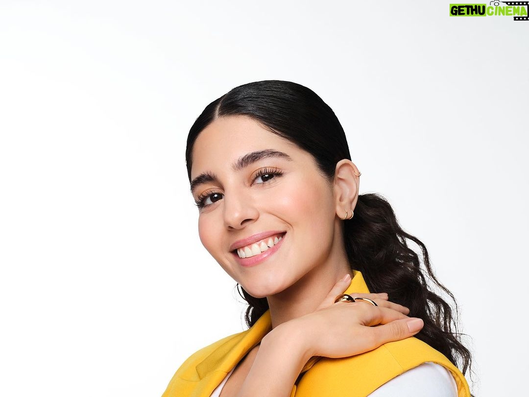 Mayan ElSayed Instagram - متحمسة جدا إني أعلن إنضمامي لعائلة غارنييه 💚 من و انا صغيرة و انا بستخدم منتجات غارنييه و النهاردة انا فخورة بكوني سفيرة لعلامة تجارية بتدعم الجمال الاخضر و بتهتم بالبيئة و الطبيعة 🍃 I am very excited to announce that I am joining the Garnier family 💚 For as long as I can remember, I’ve been using Garnier products at home and today I am proud to be part of a brand that supports green beauty and celebrates sustainability & Nature 🍃 #Garnier @GarnierEgypt @GarnierArabia #MayanXGarnier #GreenBeautyForAll #skincare #haircare #haircolor #غارنييه #مايانXغارنييه #مايان_السيد #غارنييه_العناية_بالبشرة #غارنييه_العناية_بالشعر #غارنييه_صبغة_الشعر