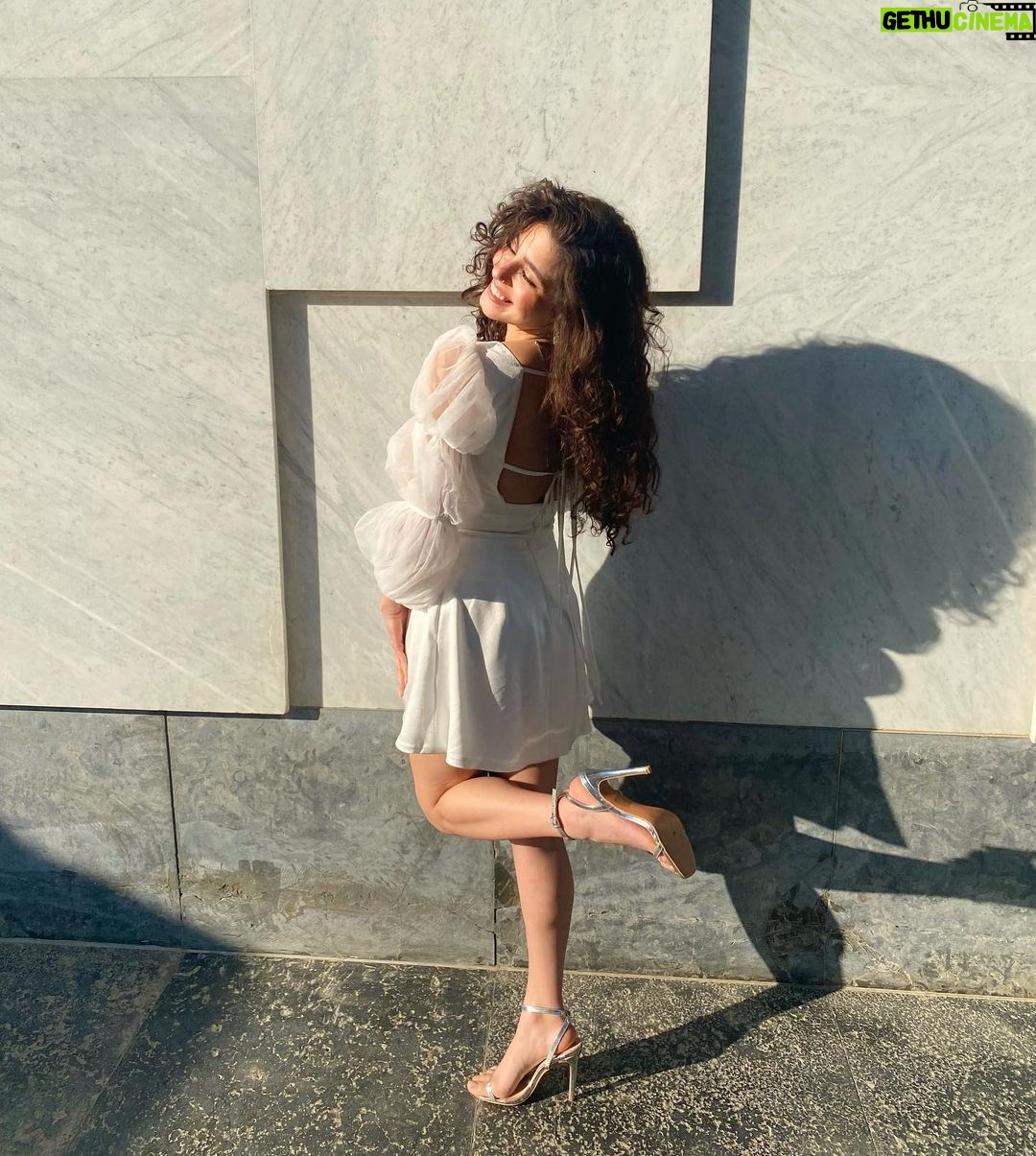 Mayan ElSayed - 329.5K Likes - Let your dreams be your wings 𓆩♡𓆪
Dress @darineamer_ 💕