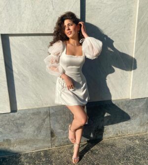 Mayan ElSayed Instagram - Let your dreams be your wings 𓆩♡𓆪

Dress @darineamer_ 💕