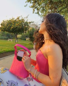 Mayan ElSayed Instagram - How cute and compact is my #GalaxyZFlip4 💖   #UnfoldYourWorld #TeamGalaxyEgypt 📷 @sheriffelmasry