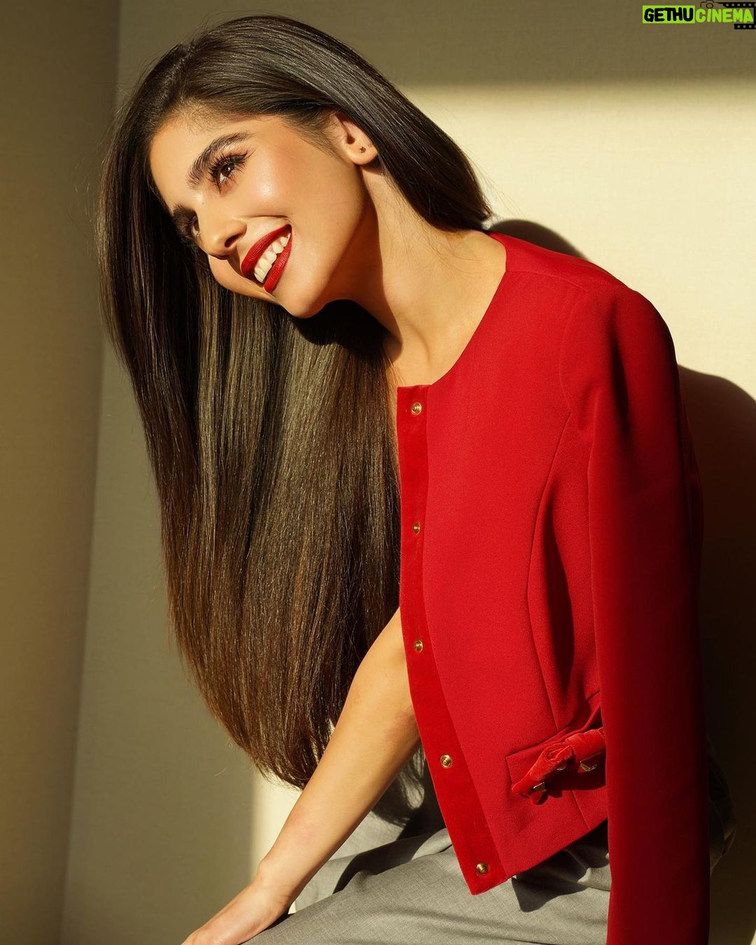 Mayan ElSayed - 290.2K Likes - She’s a cherry on top🍒
Stylist: @yasminekenawi
Outfit: @elisabettafranchi @krisma_me
Makeup: @shymaa_makeup
Hair: @hairstyle_monnahh11
Photographer: @abeerahmadph