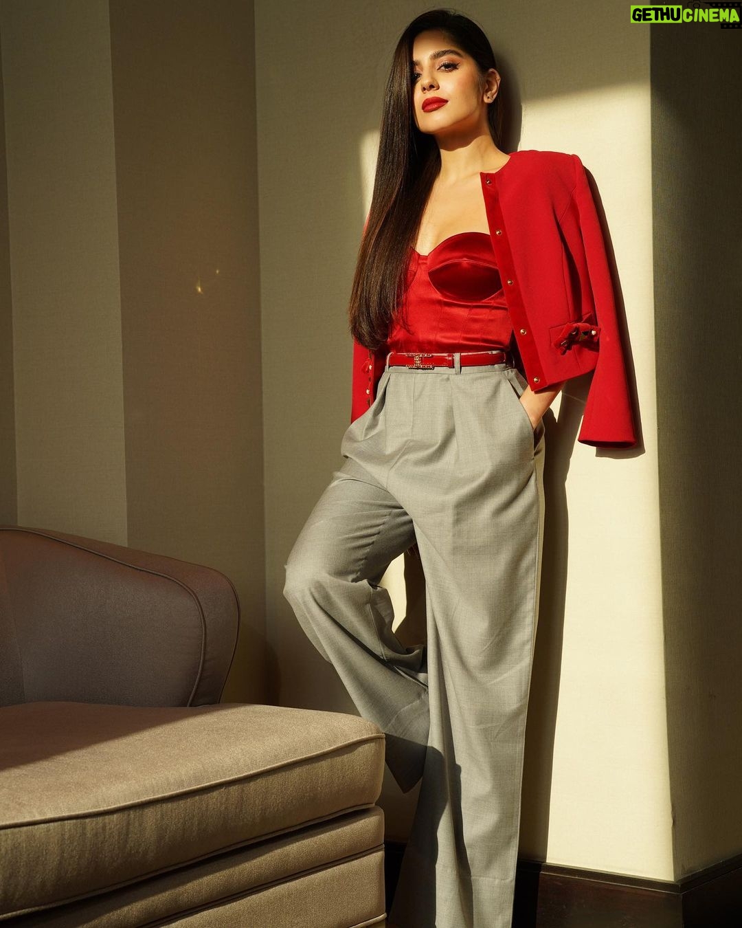 Mayan ElSayed - 290.2K Likes - She’s a cherry on top🍒
Stylist: @yasminekenawi
Outfit: @elisabettafranchi @krisma_me
Makeup: @shymaa_makeup
Hair: @hairstyle_monnahh11
Photographer: @abeerahmadph