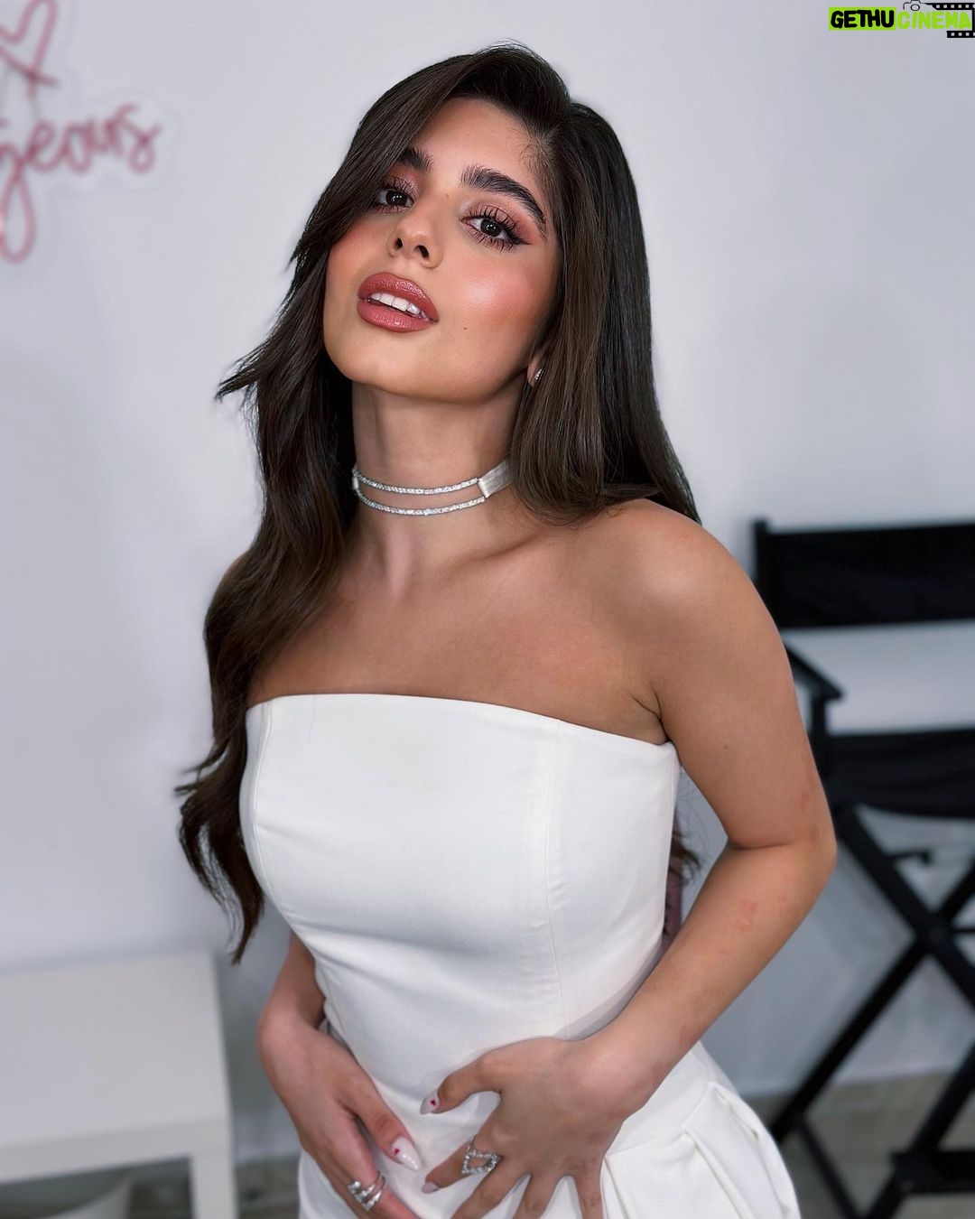 Mayan ElSayed - 287.5K Likes - For the love of white🤍
It’s Lily’s favorite color too👰🏻♀️
اطلالتي من العرض الخاص لفيلم #هاشتاج_جوزني
قولولي هتتفرجوا عليه امتي؟🤩
Stylist: @yasminekenawi
Outfit: @nadinemerabi
Jewelry: @noorashamsijewellery
Jewelry Curation: @ajourconsultancy
Makeup: @makeupmariamfaroukk_
Hairstylist: @silviahairstyling