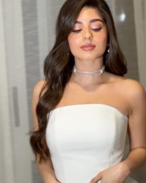 Mayan ElSayed Instagram - For the love of white🤍
It’s Lily’s favorite color too👰🏻‍♀️ 
اطلالتي من العرض الخاص لفيلم #هاشتاج_جوزني 

قولولي هتتفرجوا عليه امتي؟🤩

Stylist: @yasminekenawi 
Outfit: @nadinemerabi
Jewelry: @noorashamsijewellery
Jewelry Curation: @ajourconsultancy 
Makeup: @makeupmariamfaroukk_ 
Hairstylist: @silviahairstyling