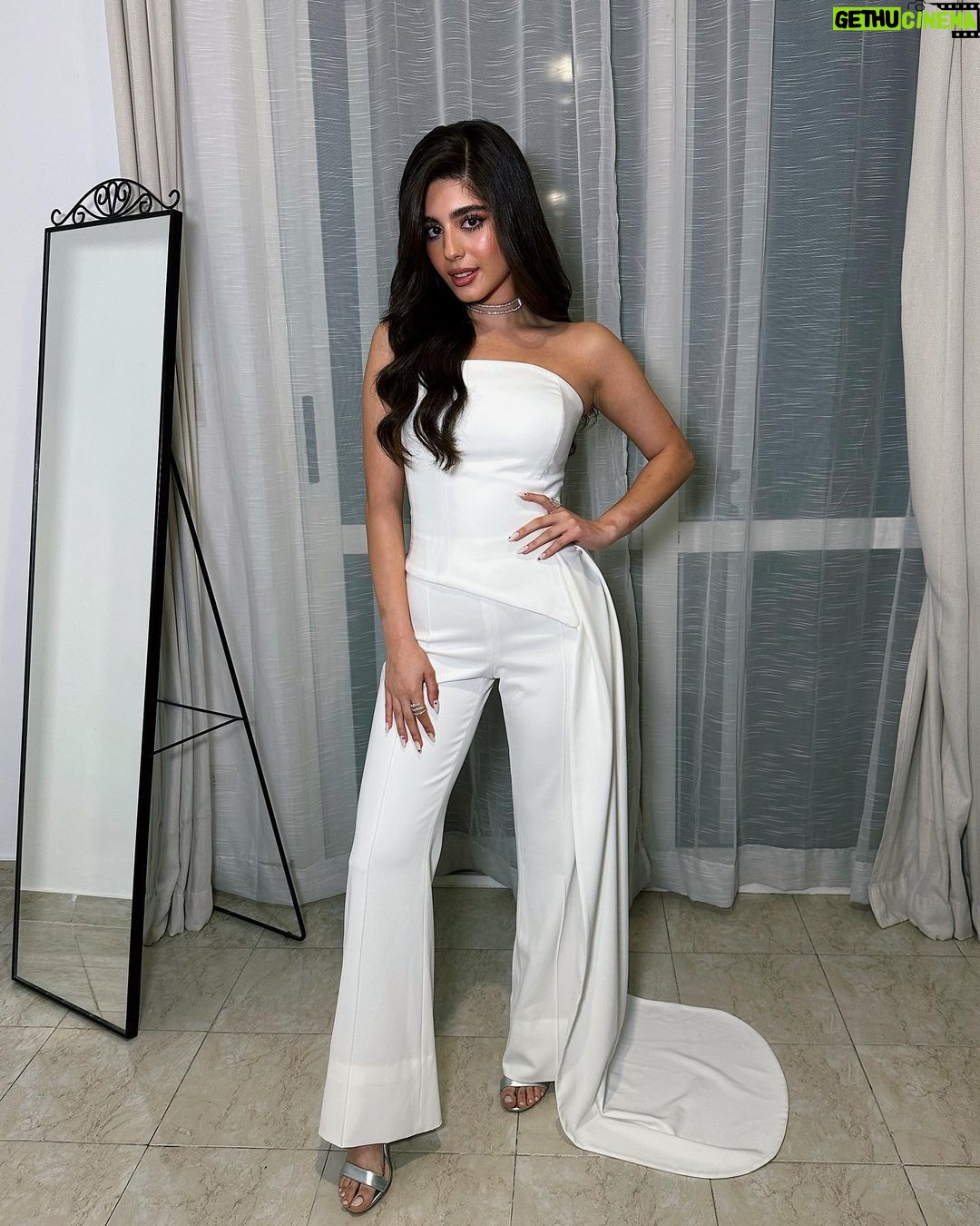 Mayan ElSayed - 287.5K Likes - For the love of white🤍
It’s Lily’s favorite color too👰🏻♀️
اطلالتي من العرض الخاص لفيلم #هاشتاج_جوزني
قولولي هتتفرجوا عليه امتي؟🤩
Stylist: @yasminekenawi
Outfit: @nadinemerabi
Jewelry: @noorashamsijewellery
Jewelry Curation: @ajourconsultancy
Makeup: @makeupmariamfaroukk_
Hairstylist: @silviahairstyling