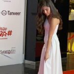 Mayan ElSayed Instagram – ♥️ من العرض الخاص لفيلم #هاشتاج_جوزني 
شكراً لاهلي و اصدقائي علي حضورهم و تشجيعهم ليا، بجد من احلي ايام حياتي🥹
So thankful for you @essamnassar our amazing director and congratulations to the entire cast & crew🌹
فيلمنا هيتعرض من بكرا في جميع دور العرض🥰 

Stylist: @yasminekenawi 
Outfit: @nadinemerabi
Jewelry: @noorashamsijewellery
Jewelry Curation: @ajourconsultancy 
Makeup: @makeupmariamfaroukk_ 
Hair: @silviahairstyling