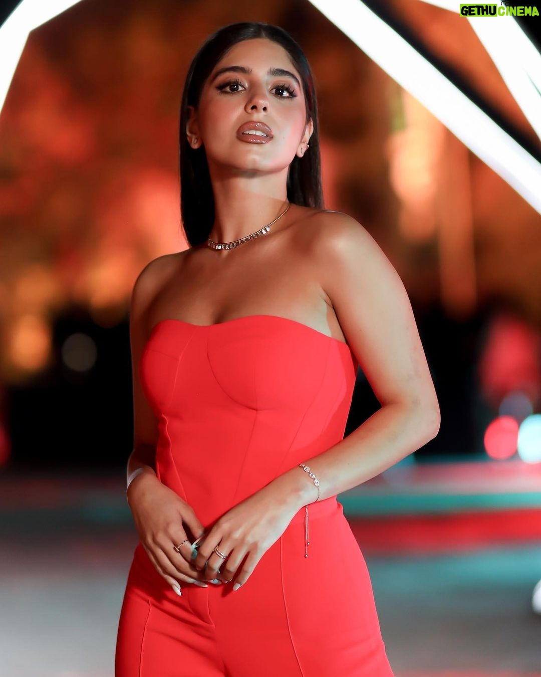 Mayan ElSayed - 288.9K Likes - From @shahid.vod x @vodafoneegypt event♥️
Makeup by @makeupmariamfaroukk_ 🌹
Hair by @mahmuod_abady_ at @minakhamis 🌹
Jewelry @siranjewelry 🌹
📸 @norayoussef_photography 🌹