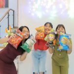 Maymay Entrata Instagram – Holiday parties are much more special when paired with fun games and your favorite snacks that will surely bring joy and laughter sa barkada! Here are some parlor game ideas you can enjoy with your friends, and with the delicious flavors from Frito Lay chips! 😋 #MakeEveryonesHolidaySpecial with #FritoLayPH @laysphilippines @fritolay