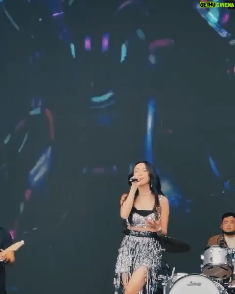 Maymay Entrata Instagram - My first ever 1MX experience.. I never thought I’ll be part of this event po talaga.. i wasn’t born na kumakanta na.. but 2 yrs ago dahil sa “amakabogera” I challenged myself to learn how to sing.. it wasn’t an easy journey kasi i started from scratch po.. piyok doon, piyok dito, kulang nalang kaboses ko na po si squeaky duck 😂 I had many doubts and felt like giving up, but God gave me the confidence to keep going and focus on my craft, allowing me to grow as an artist. Hindi man perpekto, pero I am grateful kasi alam ko I am a work in progress at patuloy akong matuto upang maibigay ang best ko para sa mga taong naniniwala sa akin. For those who want to develop their skills and talent, never give up. Patuloy niyong buksan ang inyong sarili para matuto at maging magaling sa mga bagay na gusto nyong gawin. Thank you, @1mxmusicfest for the experience and the opportunity to discover what I can do best. Also thank you 1MX london kapamilya, See you 1MX australia. 🤍