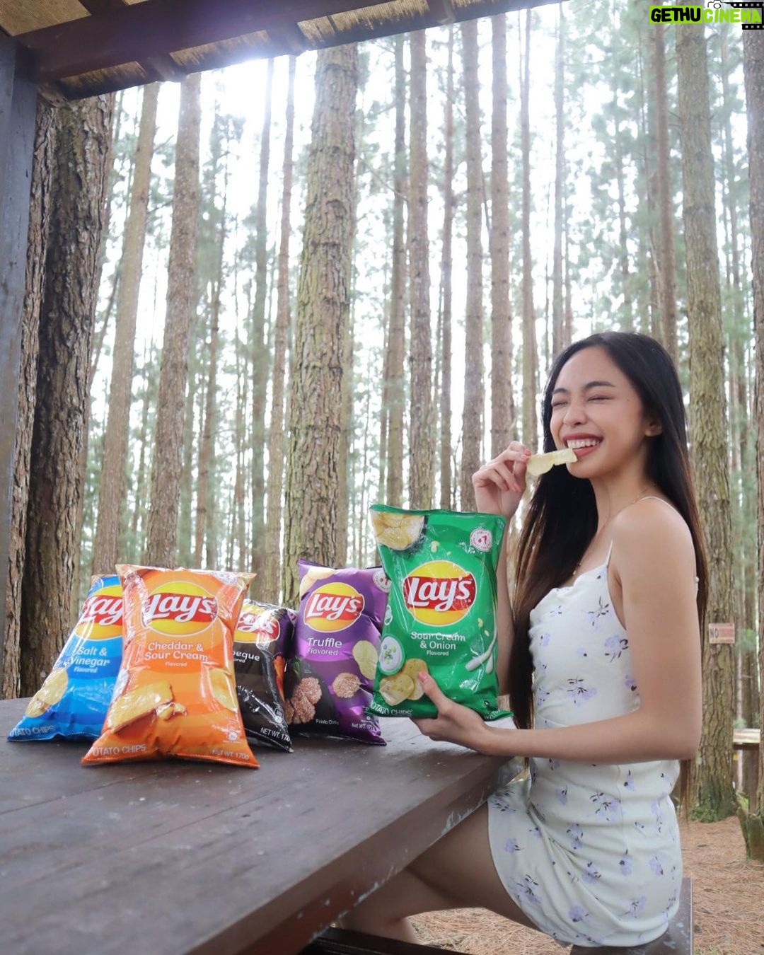 Maymay Entrata Instagram - It's National Potato Chip Day today so this is your sign to stock up on #SummerLAYSsentials! Bet ko itong Sour Cream and Onion. HBU? ๐ Nakaka excite po mag snack time diba? Daming pagpipilian and perfect for all your upcoming picnic trips with your barkadas, kitang kita nyo naman baon ko ang mga favorite chips ko sa Dahilayan Forest Park, Bukidnon while enjoying the view๐
