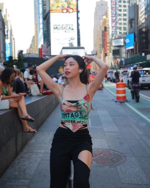 Maymay Entrata Instagram - Pistulang baki! Di ko akalaing dito ako NYC mag ce-celebrate ng 6th anniversary natin mga mahal kong Fanmily 😭🥹 
Salamat sa patuloy na suporta nyo mula noon hanggang ngayon, mahal ko kayo 🤍

#Tatakkapamilya
#Tatakstarmagic
#Timessquare
#Bucketlist✅