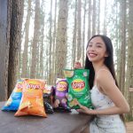Maymay Entrata Instagram – It’s National Potato Chip Day today so this is your sign to stock up on #SummerLAYSsentials! Bet ko itong Sour Cream and Onion. HBU? 😍

Nakaka excite po mag snack time diba? Daming pagpipilian and perfect for all your upcoming picnic trips with your barkadas, kitang kita nyo naman baon ko ang mga favorite chips ko sa Dahilayan Forest Park, Bukidnon while enjoying the view🍃