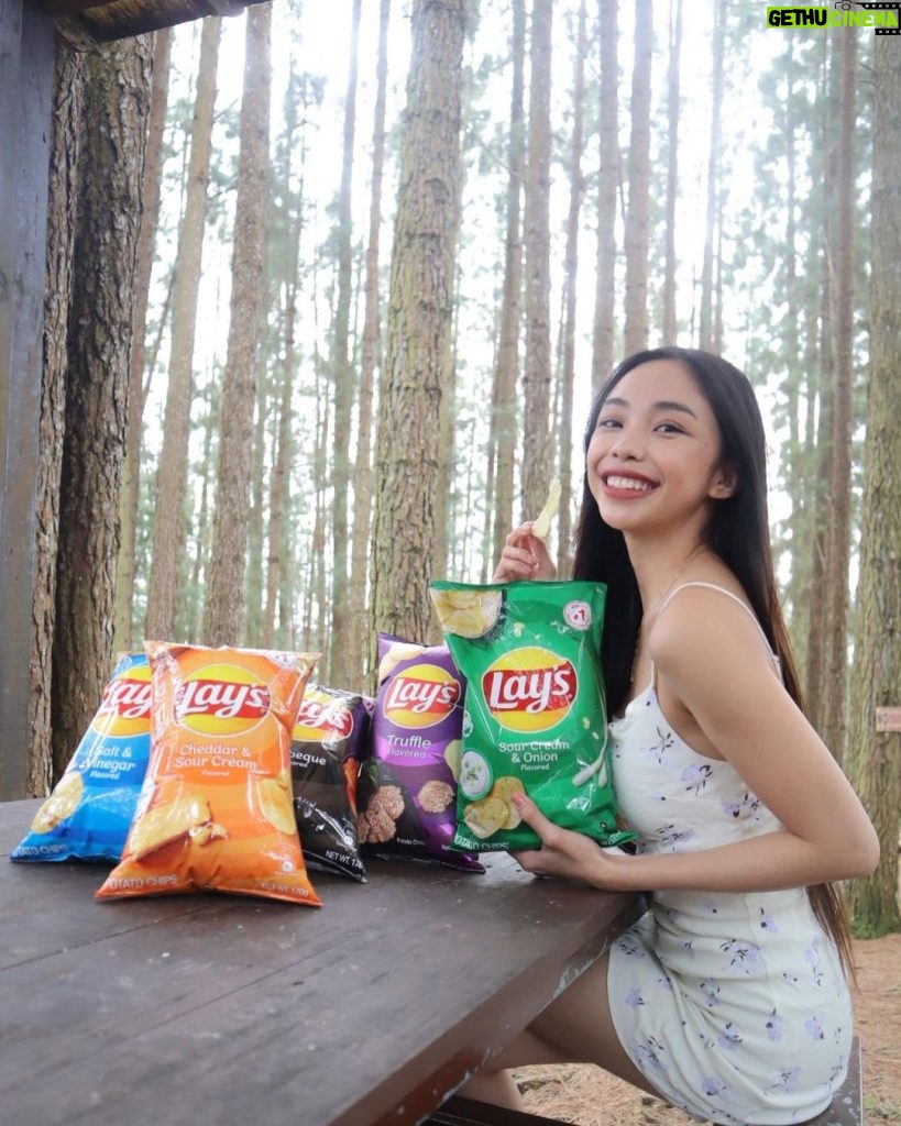 Maymay Entrata Instagram - It's National Potato Chip Day today so this is your sign to stock up on #SummerLAYSsentials! Bet ko itong Sour Cream and Onion. HBU? 😍 Nakaka excite po mag snack time diba? Daming pagpipilian and perfect for all your upcoming picnic trips with your barkadas, kitang kita nyo naman baon ko ang mga favorite chips ko sa Dahilayan Forest Park, Bukidnon while enjoying the view🍃