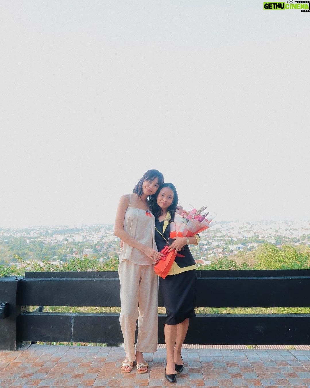 Maymay Entrata Instagram - Pinning Ceremony w/ my babygirl @jap_012 sobrang proud ako sayo bray, tatlong buwan nalang may ga-graduate na sa College sa Pamilya natin at dahil yun sa sikap at tyaga mo sa pag-aaral. Mahal na mahal kita 🥹🤍