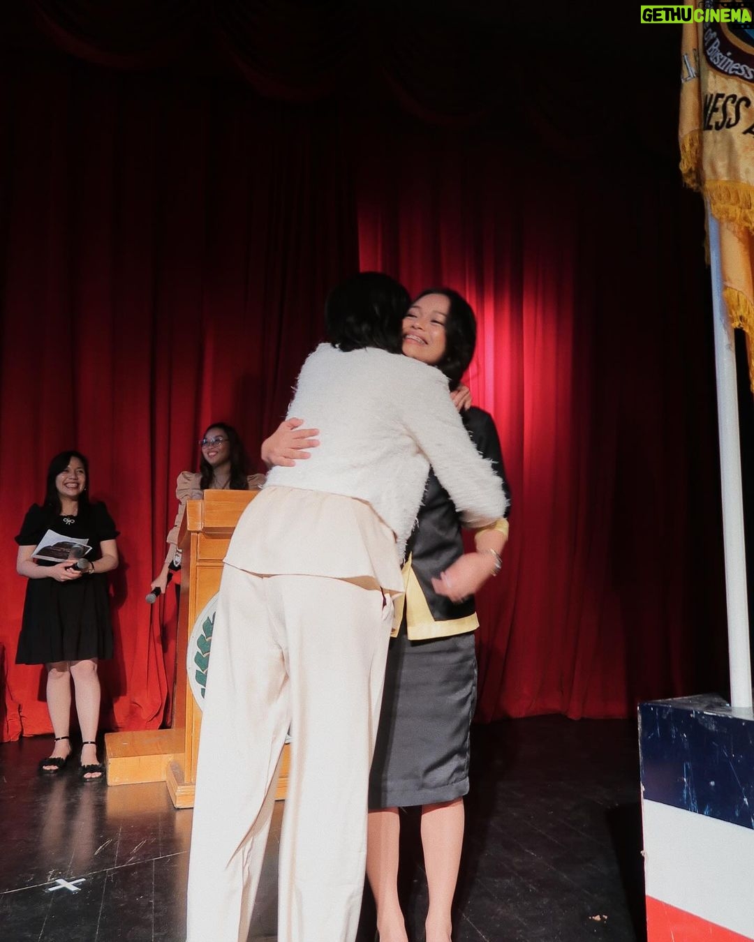 Maymay Entrata Instagram - Pinning Ceremony w/ my babygirl @jap_012 sobrang proud ako sayo bray, tatlong buwan nalang may ga-graduate na sa College sa Pamilya natin at dahil yun sa sikap at tyaga mo sa pag-aaral. Mahal na mahal kita 🥹🤍