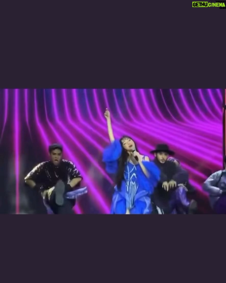 Maymay Entrata Instagram - Feels good to be back on Araneta Stage bai 🤍 Spotted my MAYloves habang ako’y nag pperform, sobrang salamat sa suporta nyo mula noon hanggang ngayon, isa sa napalaking regalo ngayong pasko ang makita muli 🥹 Special thanks to my Glamfam ✨ Styled by @teamrainxem @rainierdagala @emmillan @imrioliza @elainevillapando @ysabellecnt Wearing @noelestopito Makeup by @owensarmiento Hair by @angeljamelarin_hair Photos by @pvfotographs